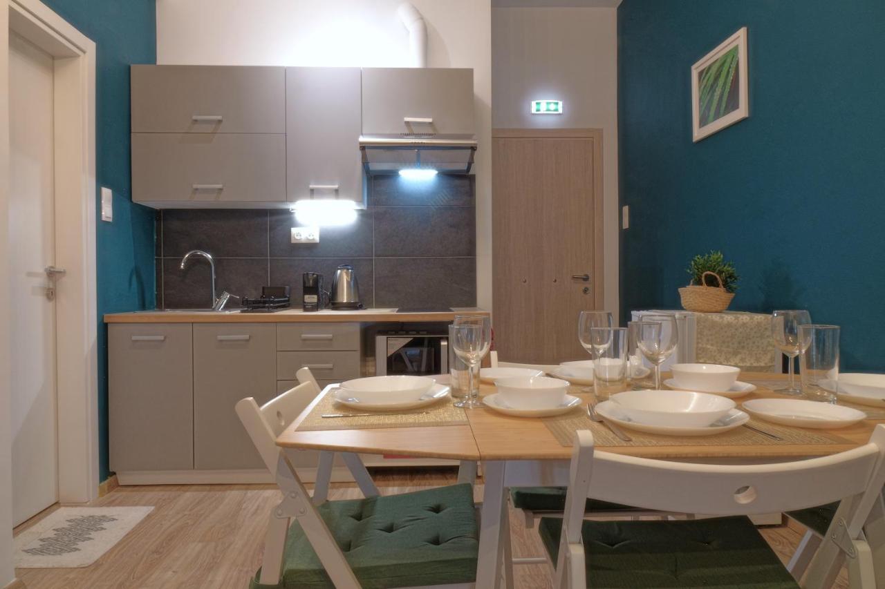 You & Me Cozy Apartments By Zain Athen Eksteriør bilde